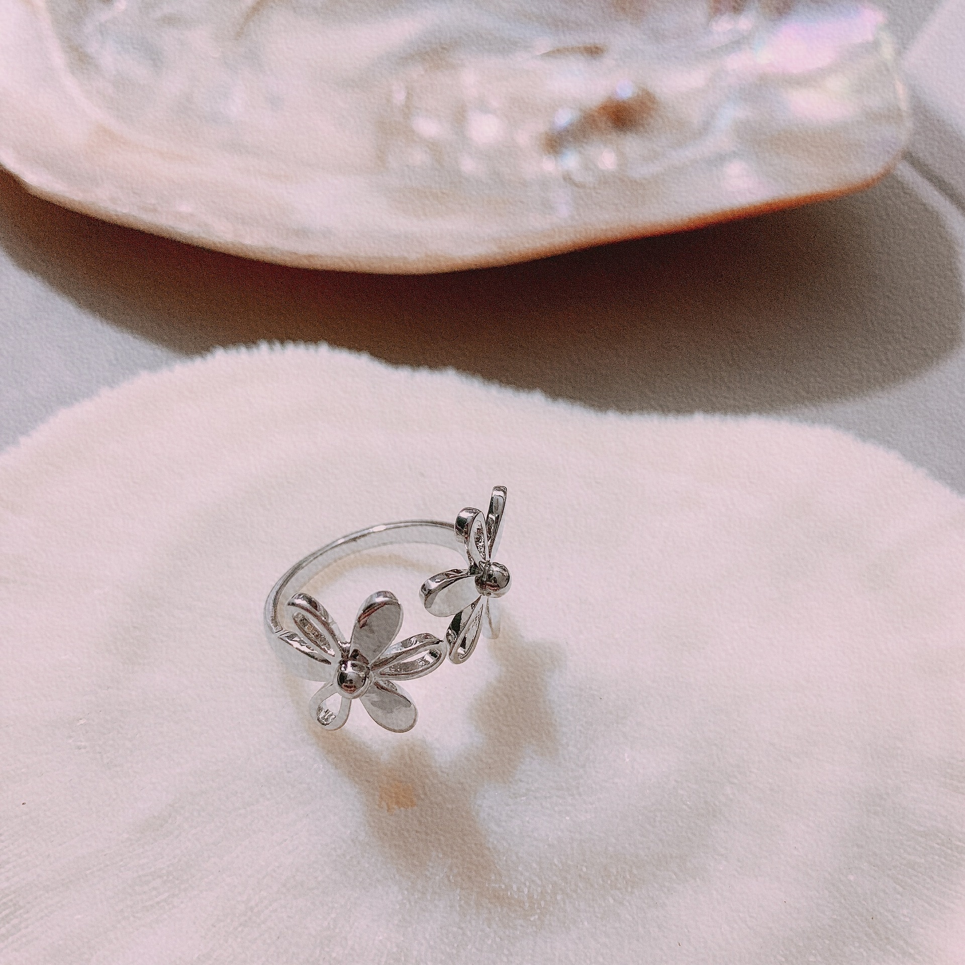 Women's Flower Graved Ring